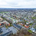 New Stylish 2Br Suite With Sofa Bed, 7 Mins To Niagara Falls And Sleeps 6