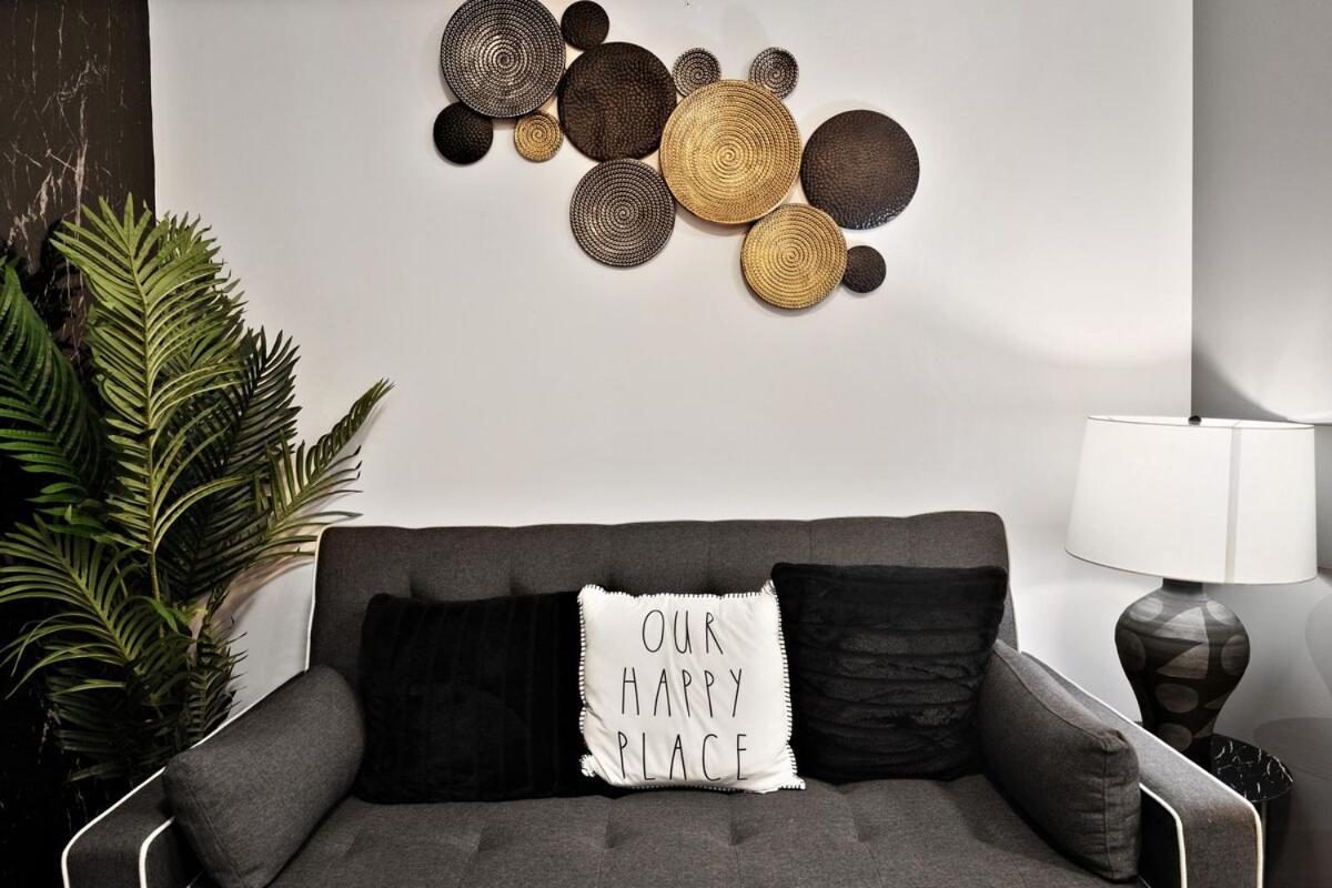 Apartment New Stylish 2br With Sofa Bed, 7 Mins To And Sleeps 6