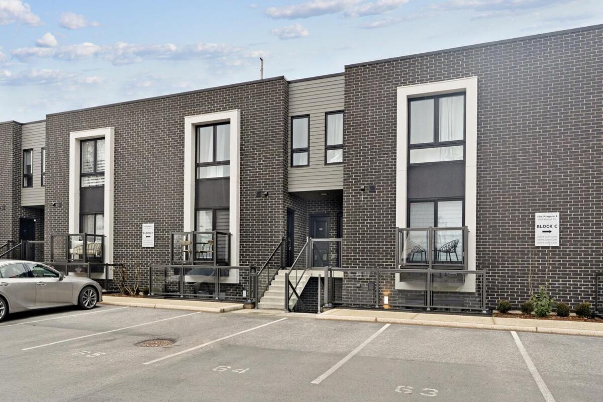 Apartment New Stylish 2br With Sofa Bed, 7 Mins To And Sleeps 6